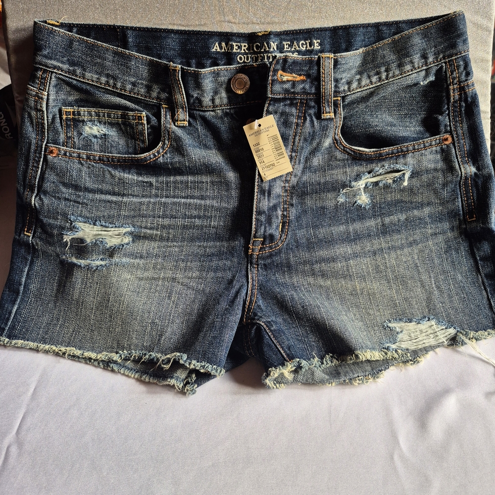 American Eagle Blue Denim Jean Shorts Distressed Size 4, NWT Button Fly